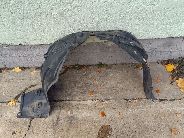 bontott TOYOTA YARIS CROSS Jobb első Első Dobbetét (Kerékjárati, Műanyag)