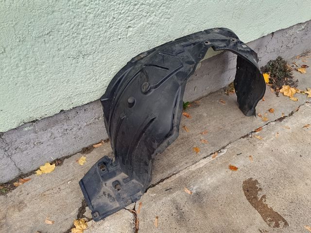 bontott TOYOTA YARIS CROSS Jobb első Első Dobbetét (Kerékjárati, Műanyag)