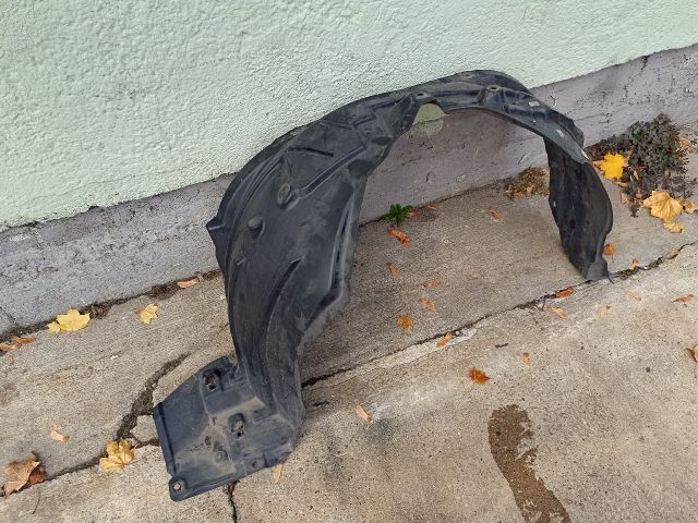 bontott TOYOTA YARIS CROSS Jobb első Első Dobbetét (Kerékjárati, Műanyag)