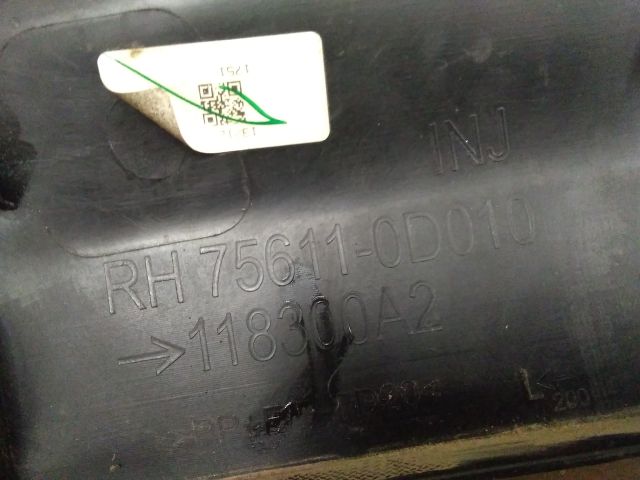 bontott TOYOTA YARIS CROSS Jobb első Sárvédő Díszléc