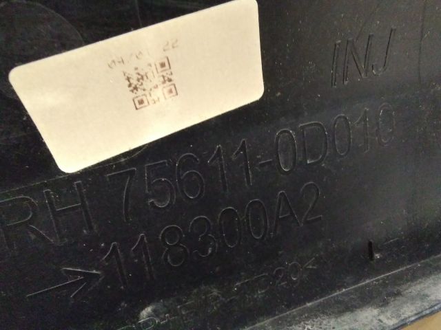 bontott TOYOTA YARIS CROSS Jobb első Sárvédő Díszléc