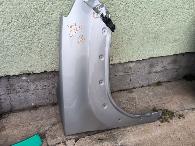 bontott TOYOTA YARIS CROSS Jobb első Sárvédő