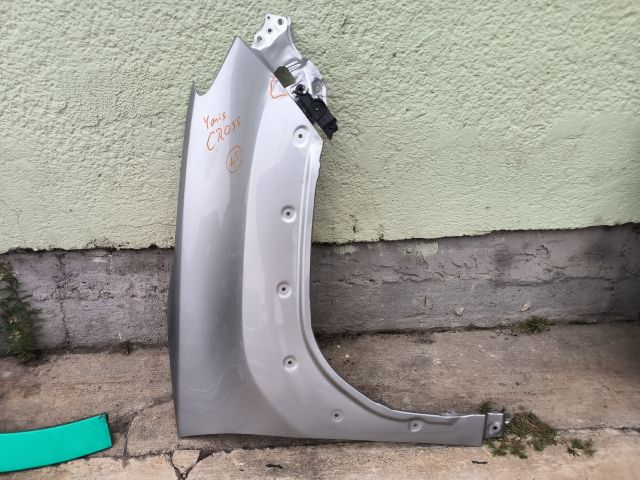 bontott TOYOTA YARIS CROSS Jobb első Sárvédő