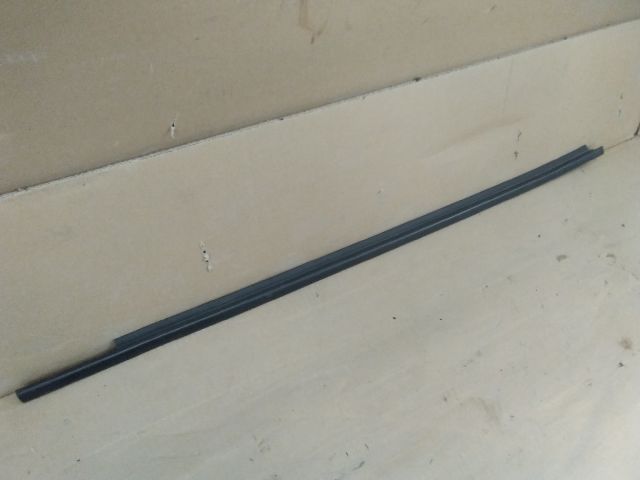 bontott TOYOTA YARIS CROSS Jobb első Vízlehúzó Gumicsík