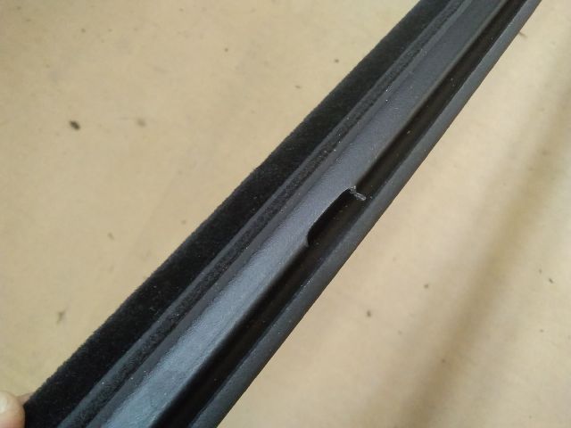 bontott TOYOTA YARIS CROSS Jobb első Vízlehúzó Gumicsík