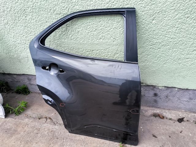 bontott TOYOTA YARIS CROSS Jobb hátsó Ajtó (Részeivel)
