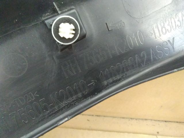 bontott TOYOTA YARIS CROSS Jobb hátsó Sárvédő Díszléc