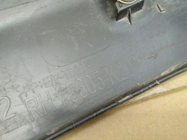 bontott TOYOTA YARIS CROSS Jobb hátsó Sárvédő Díszléc