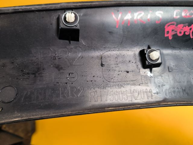 bontott TOYOTA YARIS CROSS Jobb hátsó Sárvédő Díszléc