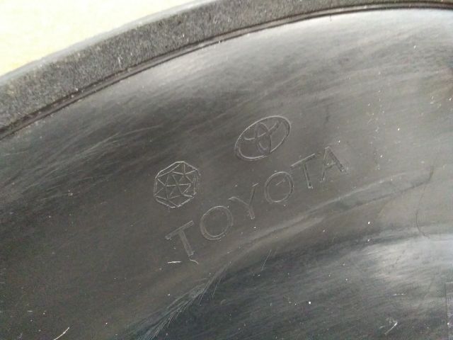 bontott TOYOTA YARIS CROSS Jobb hátsó Sárvédő Díszléc