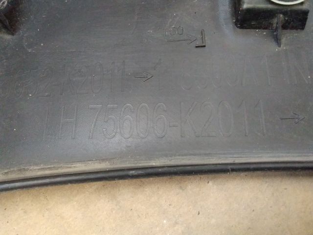 bontott TOYOTA YARIS CROSS Jobb hátsó Sárvédő Díszléc