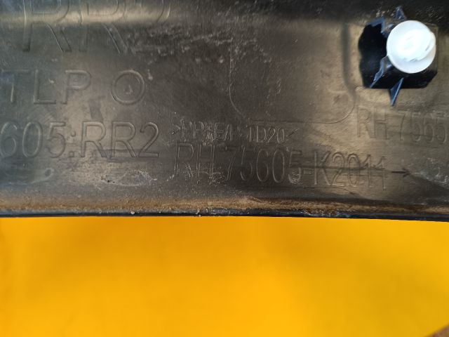 bontott TOYOTA YARIS CROSS Jobb hátsó Sárvédő Díszléc