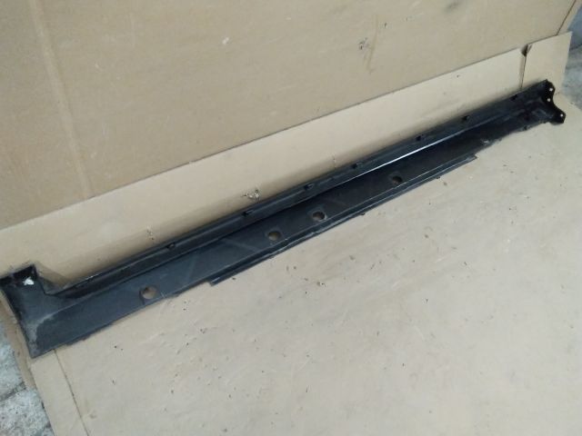 bontott TOYOTA YARIS CROSS Jobb Küszöb