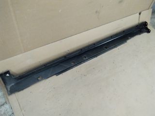 bontott TOYOTA YARIS CROSS Jobb Küszöb