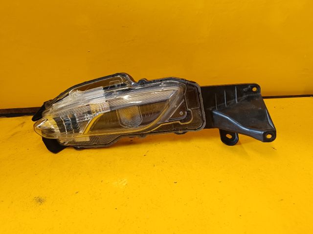 bontott TOYOTA YARIS CROSS Jobb Nappali Menetfény