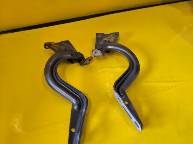 bontott TOYOTA YARIS CROSS Motorháztető Zsanér Pár