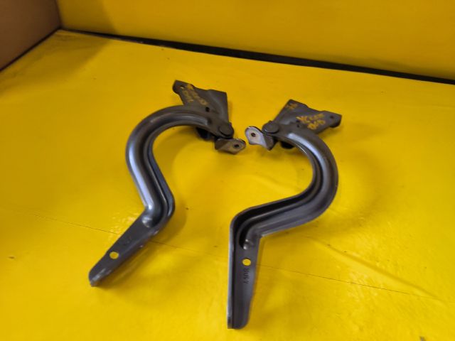 bontott TOYOTA YARIS CROSS Motorháztető Zsanér Pár