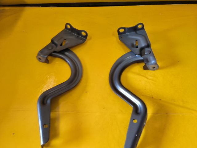 bontott TOYOTA YARIS CROSS Motorháztető Zsanér Pár