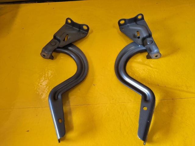 bontott TOYOTA YARIS CROSS Motorháztető Zsanér Pár