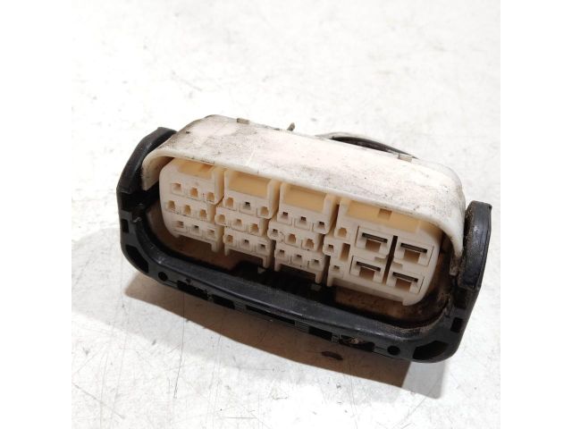 bontott TOYOTA YARIS Csatlakozó