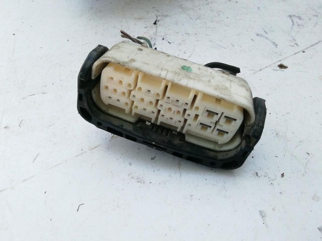 bontott TOYOTA YARIS Csatlakozó