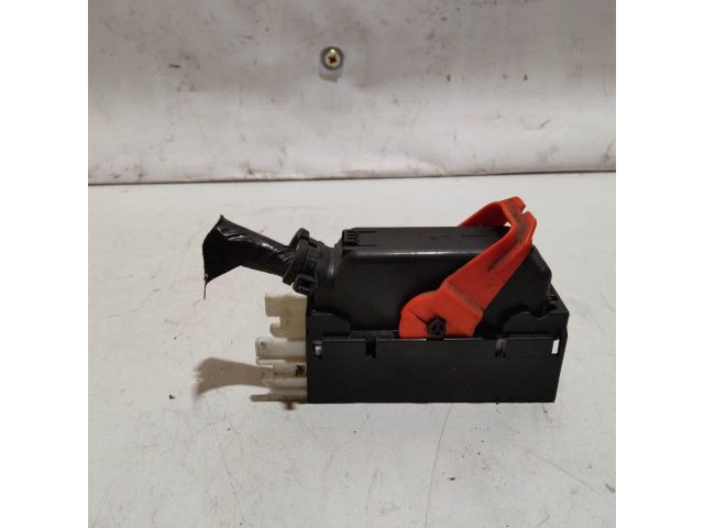 bontott TOYOTA YARIS Csatlakozó