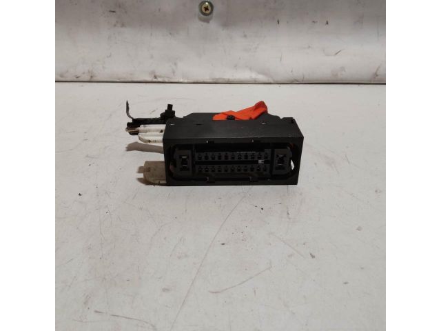 bontott TOYOTA YARIS Csatlakozó