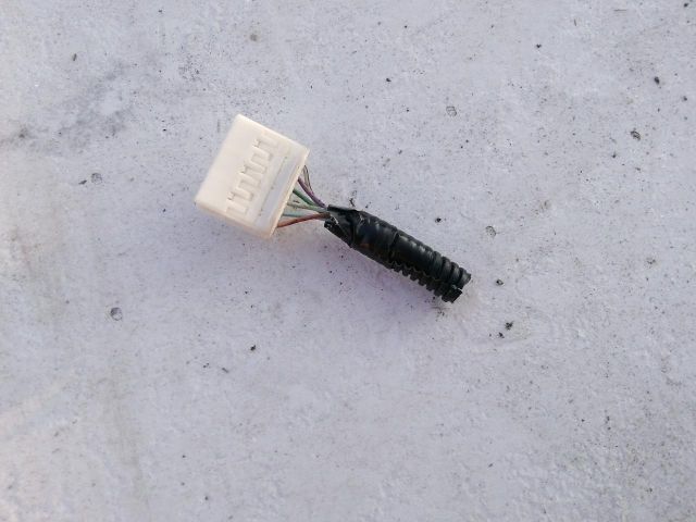 bontott TOYOTA YARIS Csatlakozó