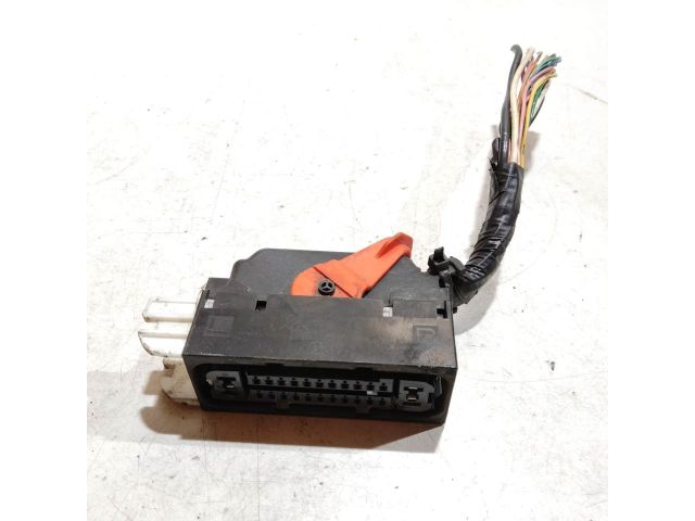 bontott TOYOTA YARIS Csatlakozó