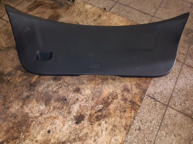 bontott TOYOTA YARIS Csomagtérajtó Burkolat (Részeivel)