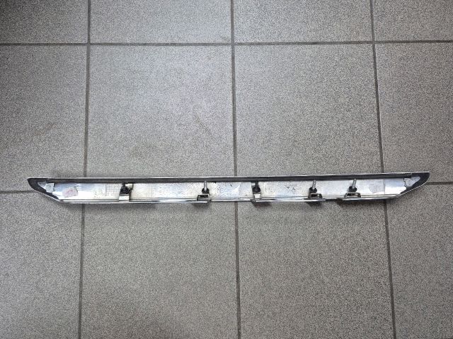 bontott TOYOTA YARIS Csomagtérajtó Díszléc