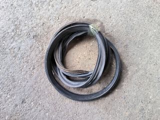 bontott TOYOTA YARIS Csomagtérajtó Gumikéder