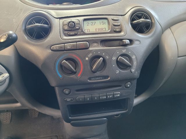 bontott TOYOTA YARIS Csomagtérajtó Gumikéder