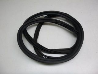 bontott TOYOTA YARIS Csomagtérajtó Gumikéder