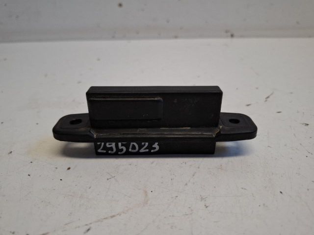 bontott TOYOTA YARIS Csomagtérajtó Kilincs