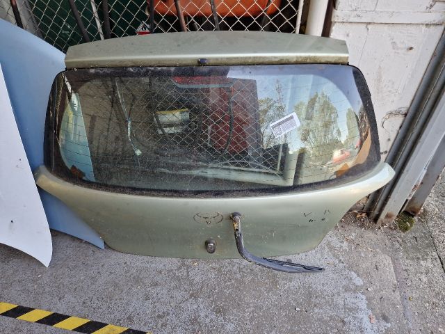 bontott TOYOTA YARIS Csomagtérajtó (Részeivel)