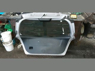 bontott TOYOTA YARIS Csomagtérajtó (Részeivel)