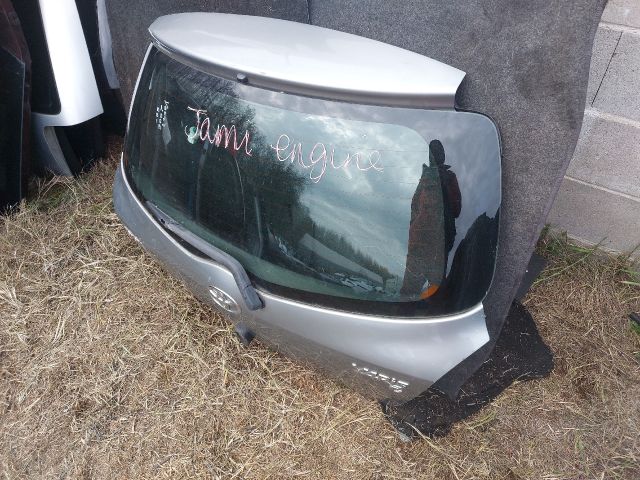 bontott TOYOTA YARIS Csomagtérajtó (Részeivel)