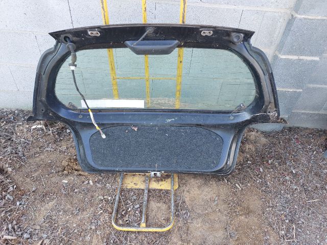 bontott TOYOTA YARIS Csomagtérajtó (Részeivel)