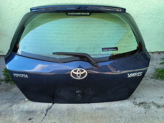 bontott TOYOTA YARIS Csomagtérajtó (Részeivel)