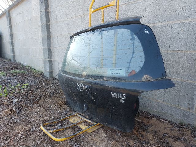 bontott TOYOTA YARIS Csomagtérajtó (Részeivel)
