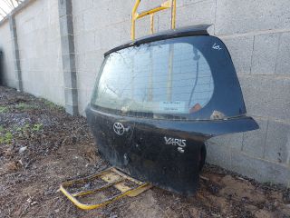 bontott TOYOTA YARIS Csomagtérajtó (Részeivel)