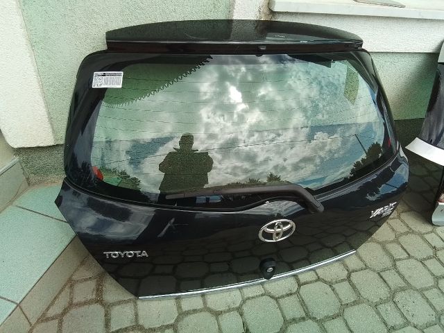 bontott TOYOTA YARIS Csomagtérajtó (Részeivel)