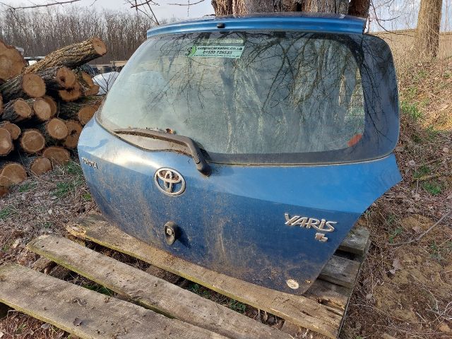 bontott TOYOTA YARIS Csomagtérajtó (Részeivel)