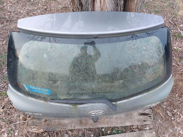 bontott TOYOTA YARIS Csomagtérajtó (Részeivel)