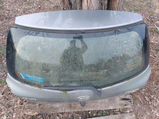 bontott TOYOTA YARIS Csomagtérajtó (Részeivel)