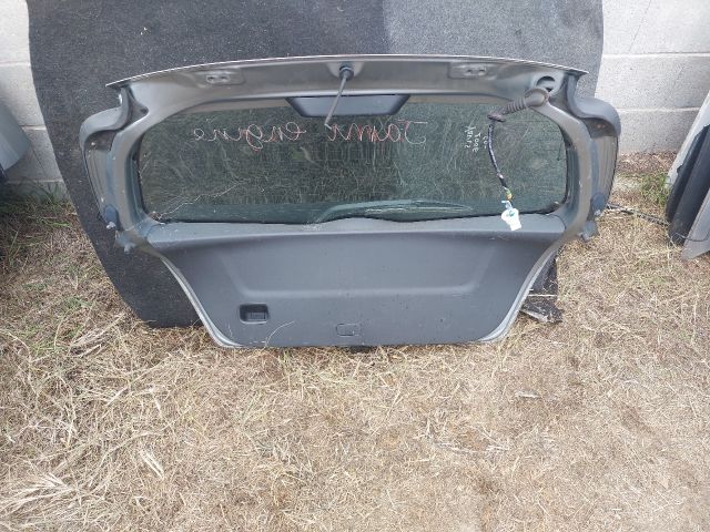 bontott TOYOTA YARIS Csomagtérajtó (Részeivel)