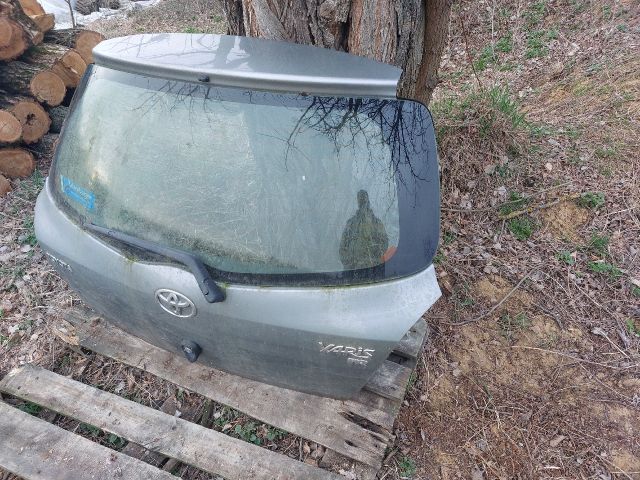 bontott TOYOTA YARIS Csomagtérajtó (Részeivel)