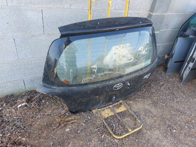 bontott TOYOTA YARIS Csomagtérajtó (Részeivel)