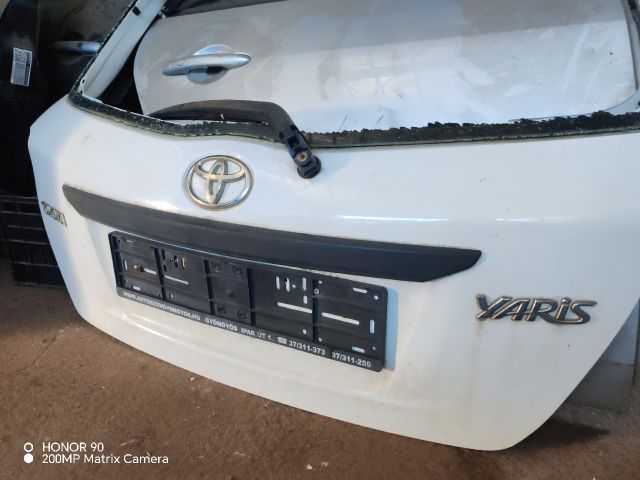 bontott TOYOTA YARIS Csomagtérajtó (Üres lemez)